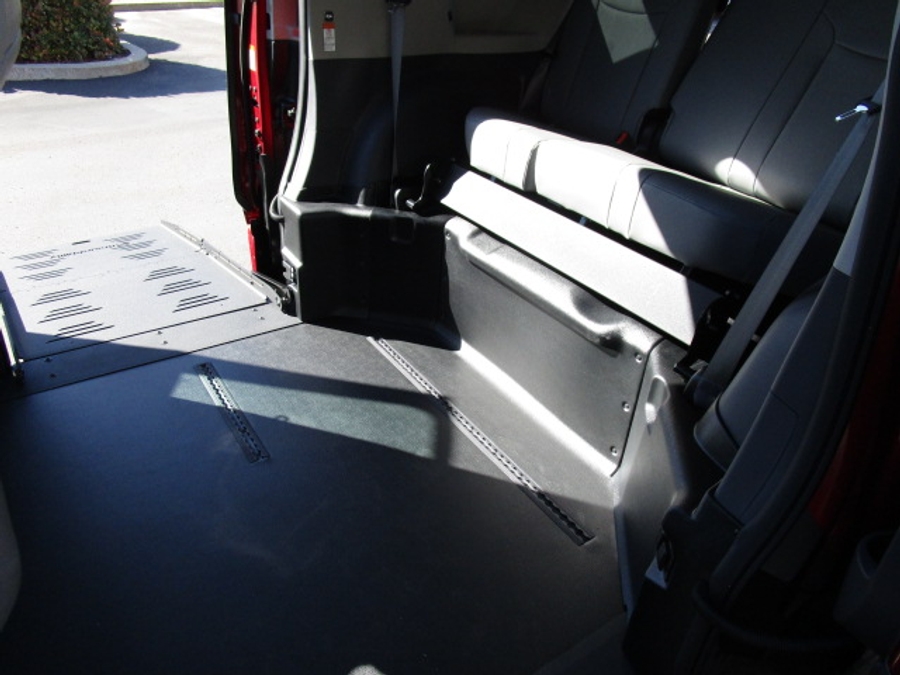 New 2026 Toyota Sienna Hybrid XLE Add - BraunAbility Side Entry Entry In Floor Automatic Ramp