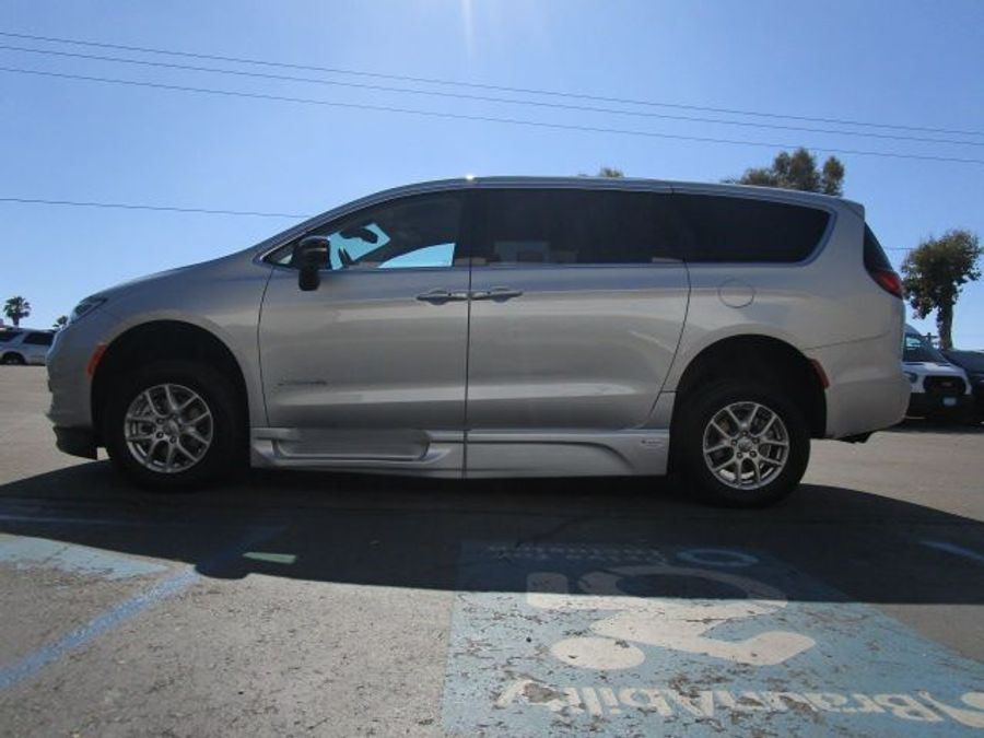 Used 2024 Chrysler Pacifica Touring L - BraunAbility Side Entry Entry Fold Out Automatic Ramp