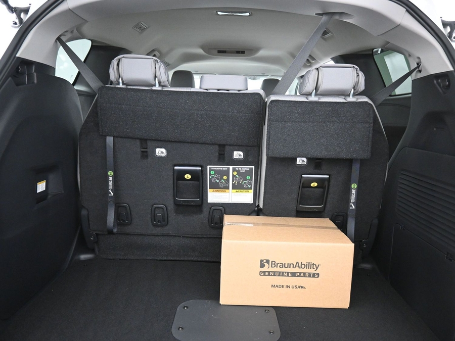 New 2025 Toyota Sienna Hybrid LE - BraunAbility Side Entry Entry Fold Out Automatic Ramp