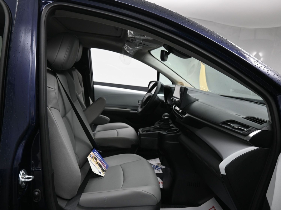 New 2026 Toyota Sienna Hybrid XLE Add - BraunAbility Side Entry Entry In Floor Automatic Ramp