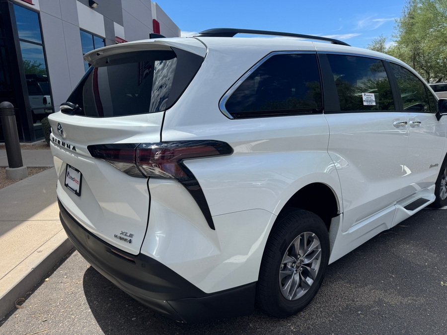 Used 2024 Toyota Sienna Hybrid XLE - BraunAbility Side Entry Fold Out Automatic Ramp