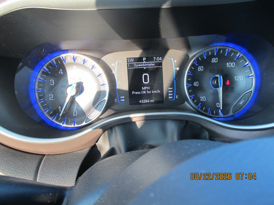 Granite Crystal Metallic Chrysler Voyager image number 2