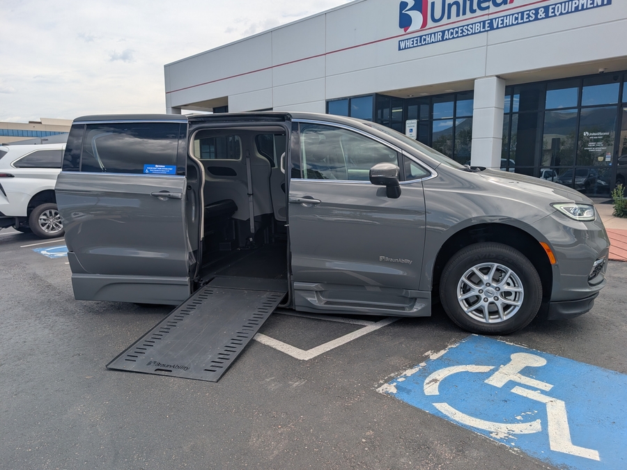 Used 2023 Chrysler Pacifica Touring L Safety - BraunAbility Side Entry Entry In Floor Automatic Ramp