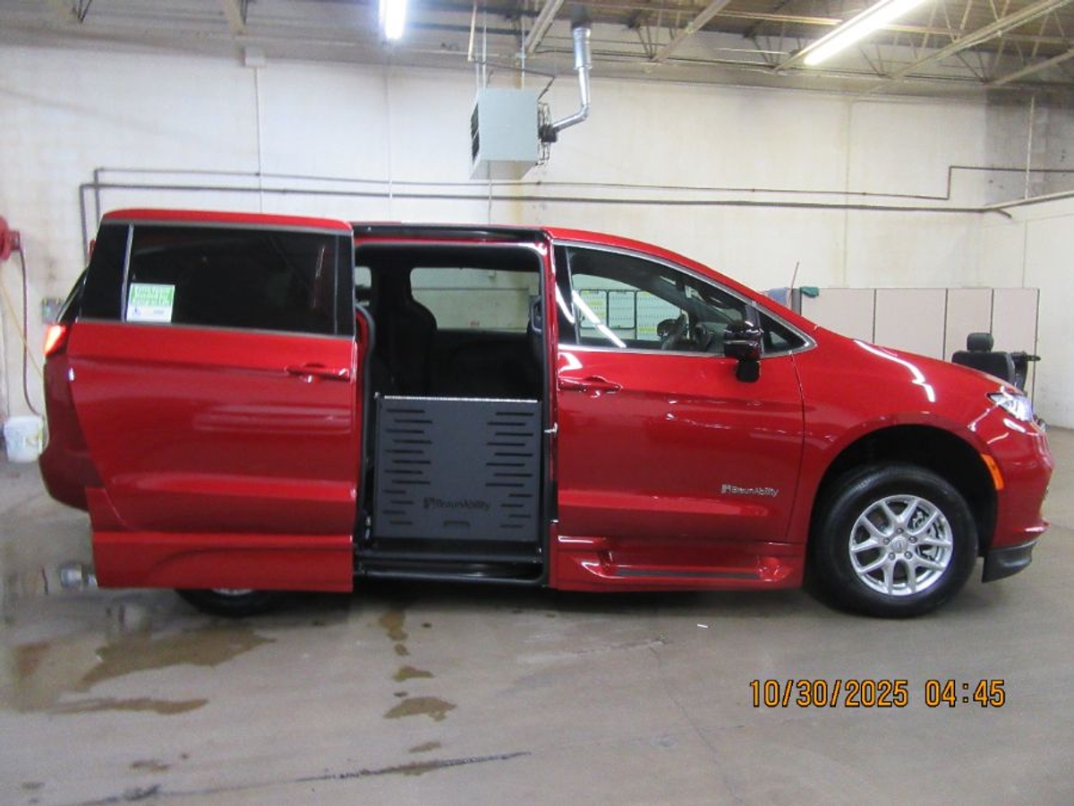 2025 CHRYSLER PACIFICA - Image 20