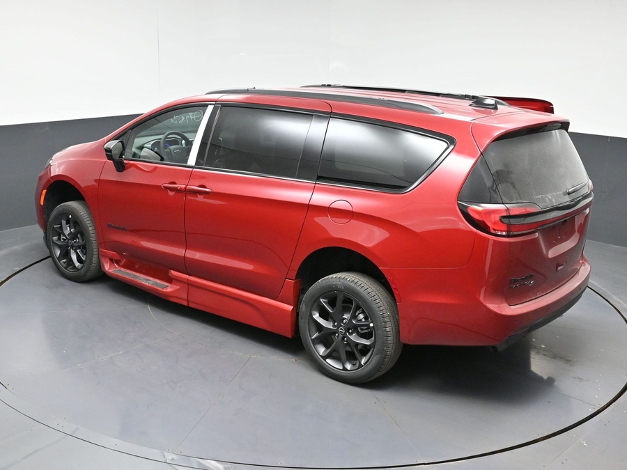 New 2026 Chrysler Pacifica Select Sport - BraunAbility Side Entry Fold Out Automatic Ramp