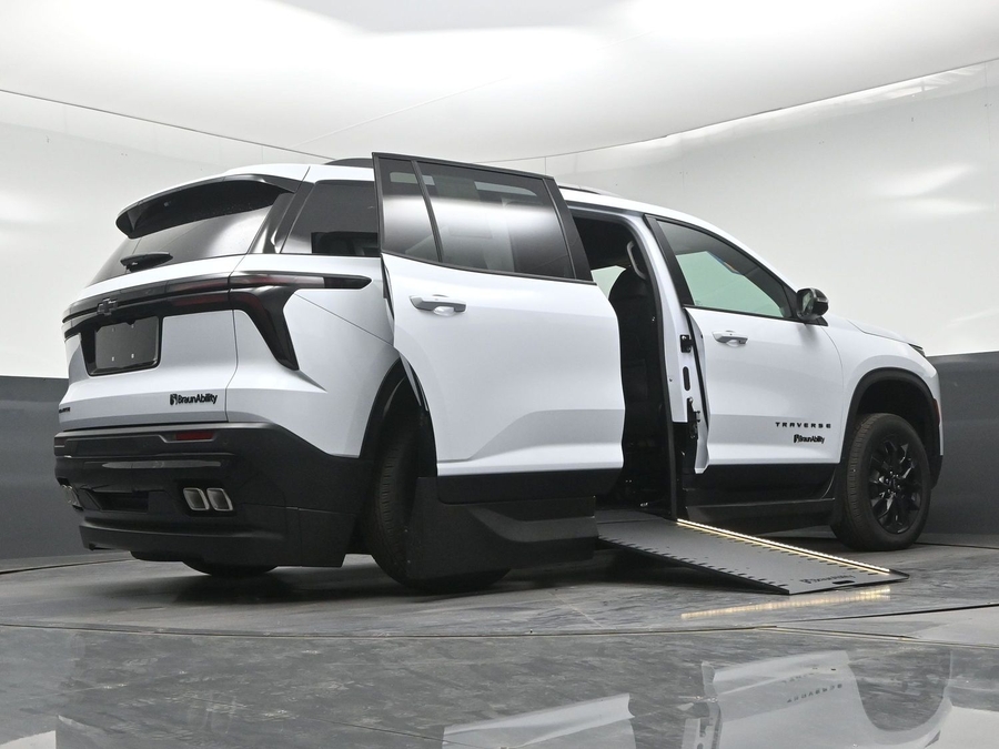 New 2026 Chevrolet Traverse 1LT Midnight - BraunAbility Side Entry In Floor Automatic Ramp