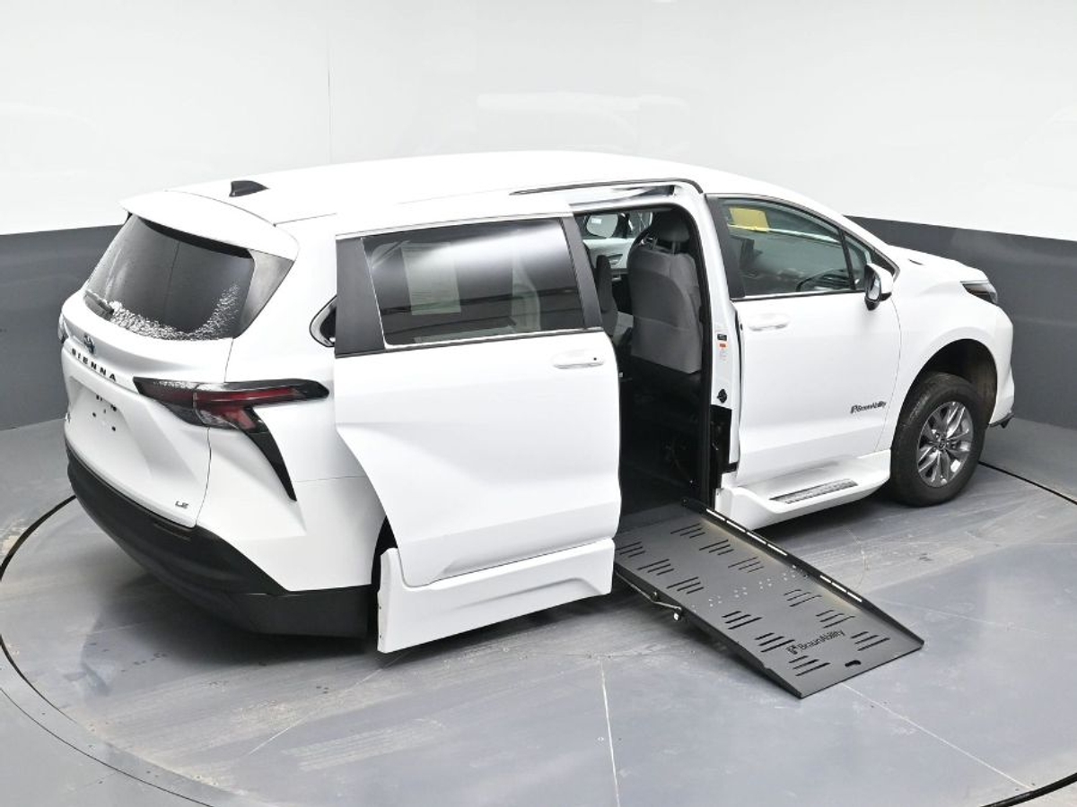 2025 TOYOTA SIENNA - Image 26