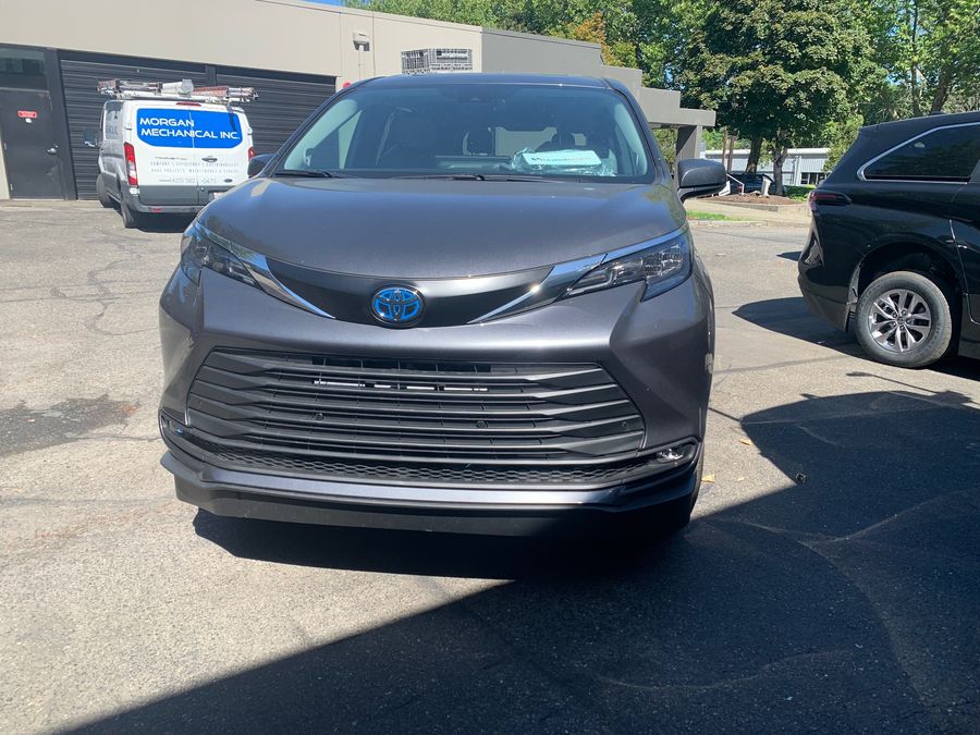New 2025 Toyota Sienna Hybrid XLE Plus - VMI Side Entry Entry In Floor Automatic Ramp