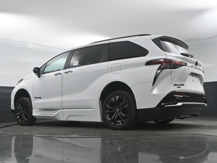 New 2025 Toyota Sienna Hybrid XSE - BraunAbility Side Entry Entry In Floor Automatic Ramp