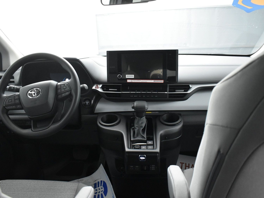 New 2025 Toyota Sienna Hybrid LE - BraunAbility Side Entry Entry Fold Out Automatic Ramp