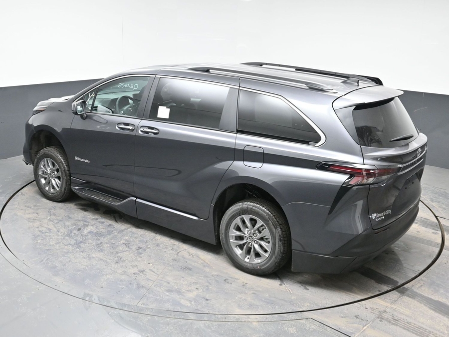 New 2025 Toyota Sienna Hybrid XLE Plus - BraunAbility Side Entry Entry Fold Out Automatic Ramp
