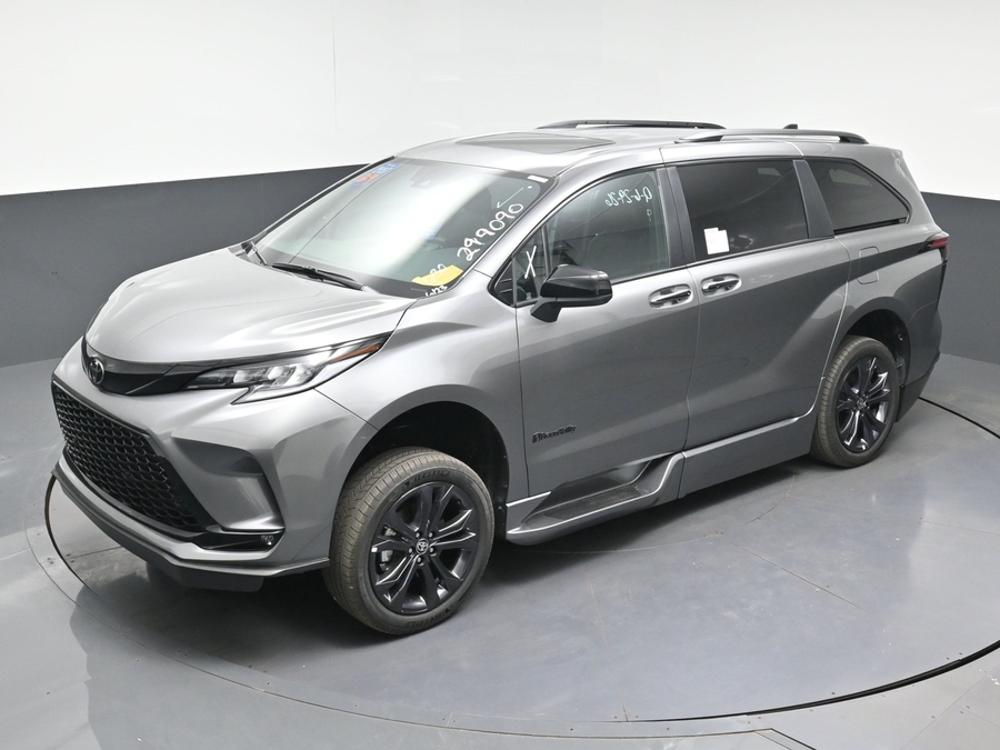 New 2026 Toyota Sienna Hybrid XSE Sport - BraunAbility Side Entry In Floor Automatic Ramp