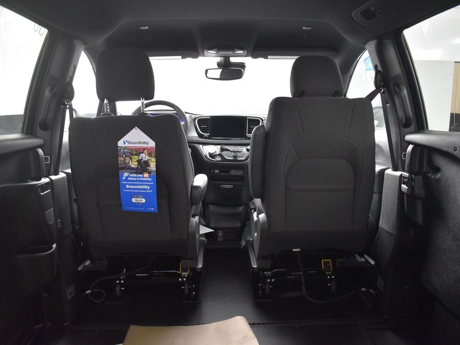Used 2023 Chrysler Pacifica Touring - BraunAbility Side Entry Entry In Floor Automatic Ramp