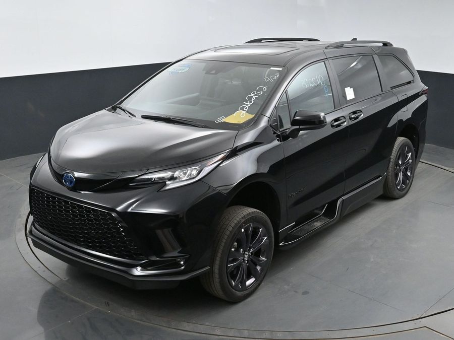 New 2025 Toyota Sienna Hybrid XSE Sport - BraunAbility Side Entry Entry In Floor Automatic Ramp