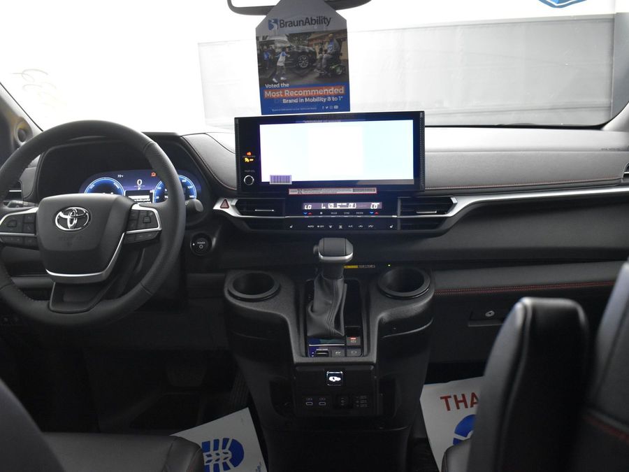 New 2025 Toyota Sienna Hybrid XSE Sport - BraunAbility Side Entry Entry In Floor Automatic Ramp