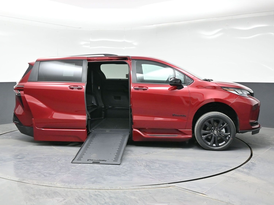 New 2026 Toyota Sienna Hybrid XSE Sport - BraunAbility Side Entry In Floor Automatic Ramp