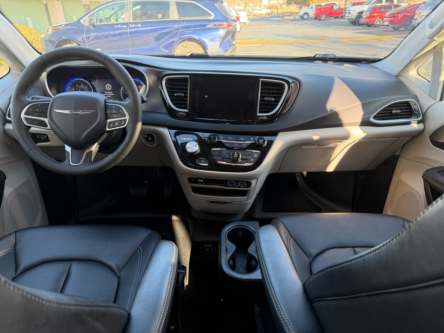 Used 2024 Chrysler Pacifica Touring L - BraunAbility Side Entry Entry Fold Out Automatic Ramp