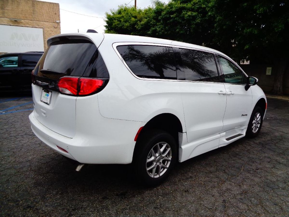 2023 CHRYSLER VOYAGER - Image 9