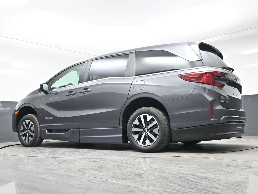 Grey Honda Odyssey image number 17