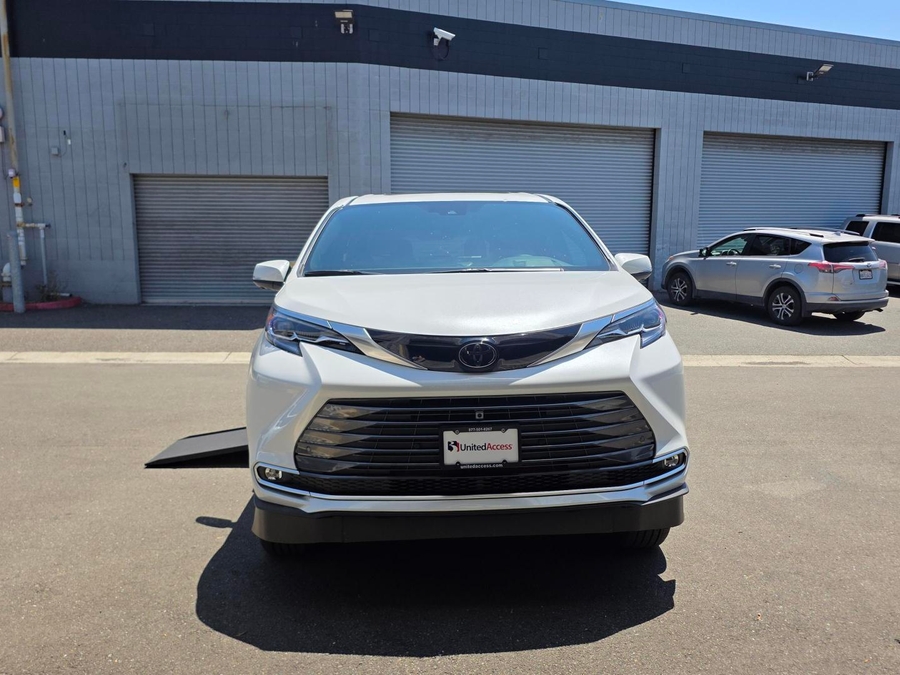 New 2026 Toyota Sienna Hybrid Platinum - VMI Side Entry Entry In Floor Automatic Ramp