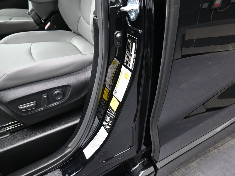 Black Toyota Sienna image number 16