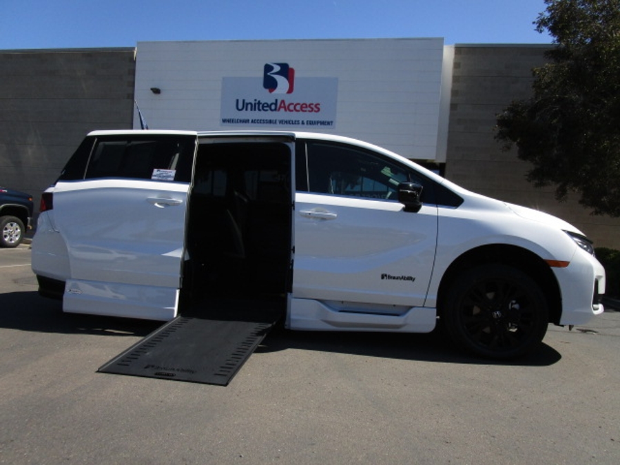 New 2026 Honda Odyssey Sport - BraunAbility Side Entry In Floor Automatic Ramp