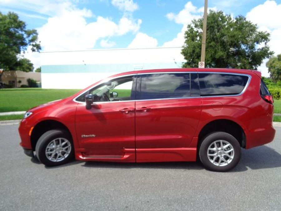 Used 2024 Chrysler Pacifica Touring L - BraunAbility Side Entry Entry In Floor Automatic Ramp