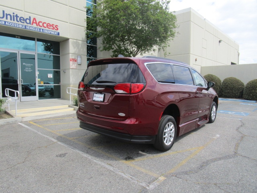 Used 2021 Chrysler Voyager LXi - BraunAbility Side Entry Entry Fold Out Automatic Ramp