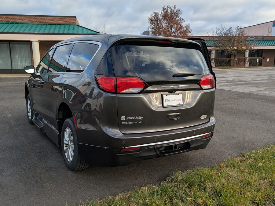 Used 2018 Chrysler Pacifica Touring L Plus - BraunAbility Side Entry Entry In Floor Automatic Ramp