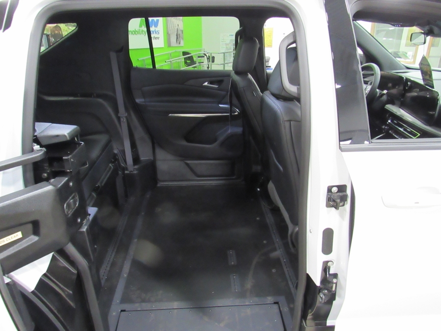 White Chevrolet Traverse image number 7