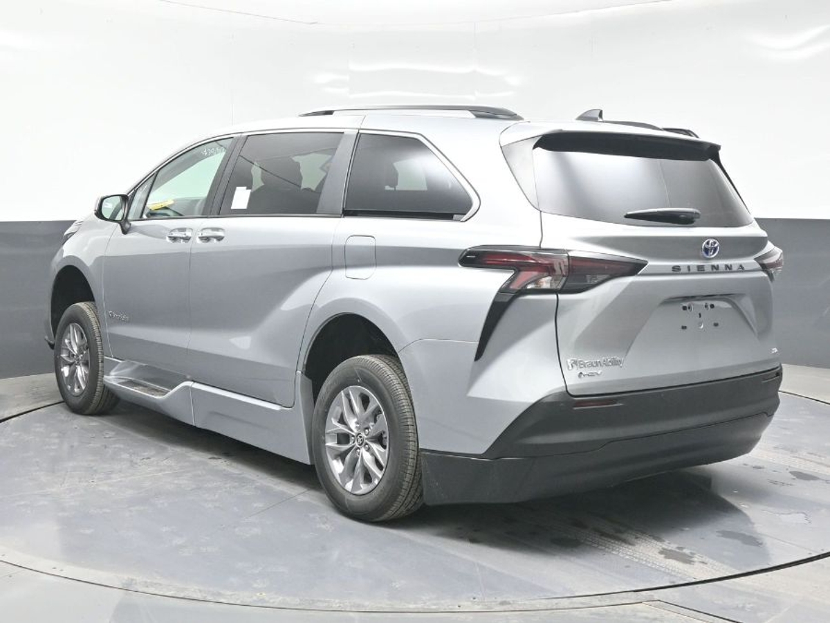 2025 TOYOTA SIENNA - Image 5