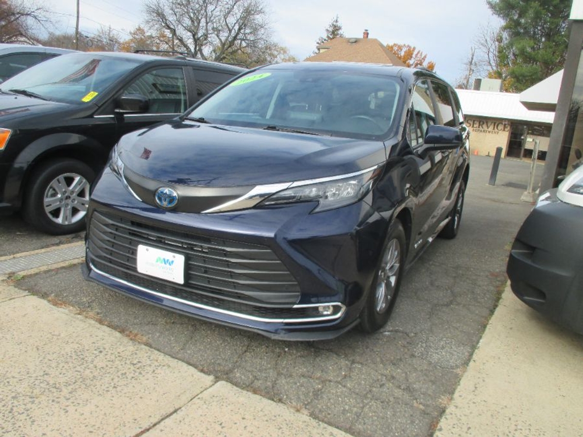 2024 TOYOTA SIENNA - Image 2