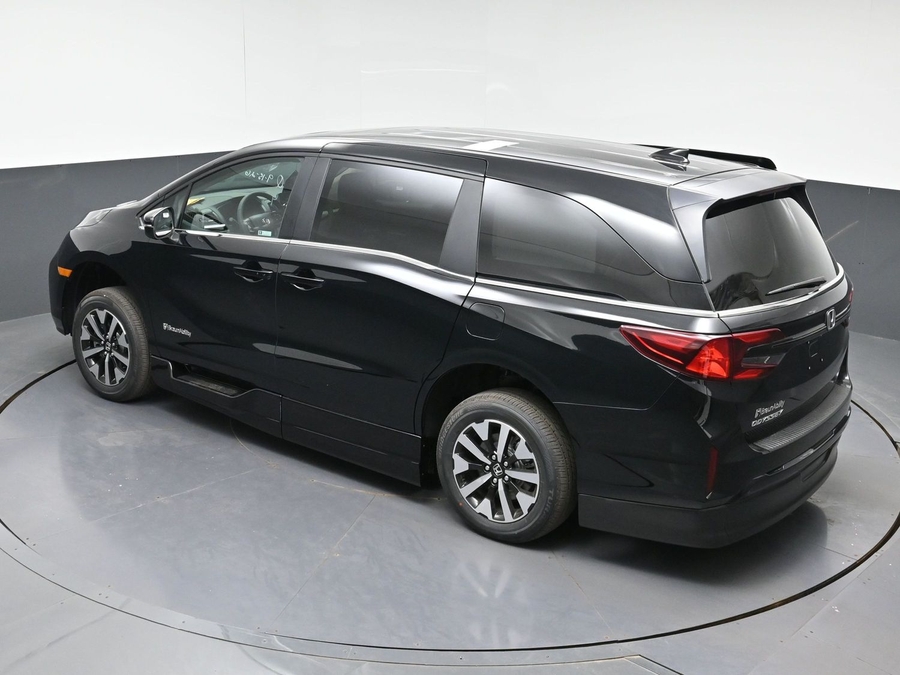 Black Honda Odyssey image number 22