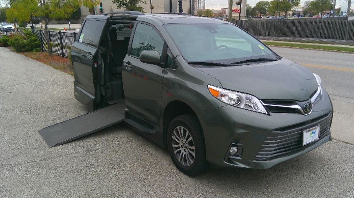 2018 TOYOTA SIENNA - Image 10