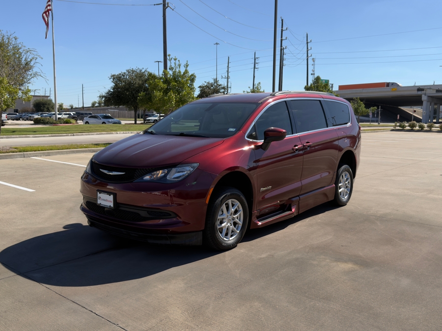 Used 2021 Chrysler Voyager LXi - BraunAbility Side Entry Entry In Floor Automatic Ramp