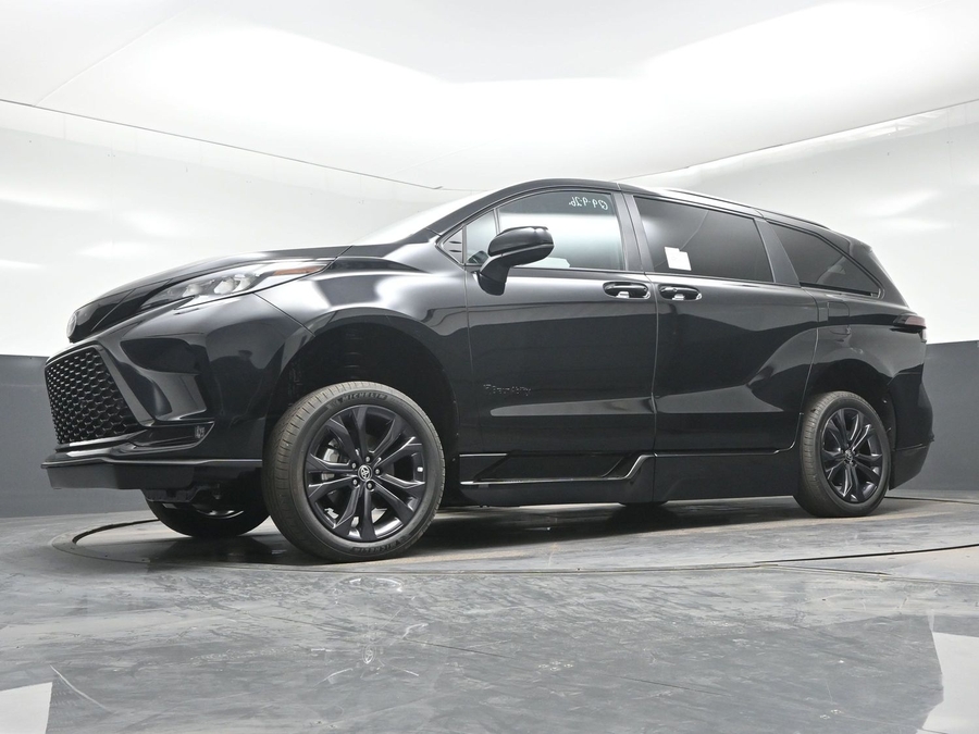 New 2026 Toyota Sienna Hybrid XSE Sport - BraunAbility Side Entry Fold Out Automatic Ramp
