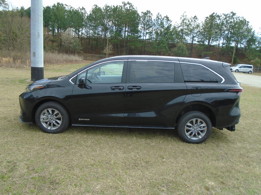 2025 TOYOTA SIENNA - Image 1