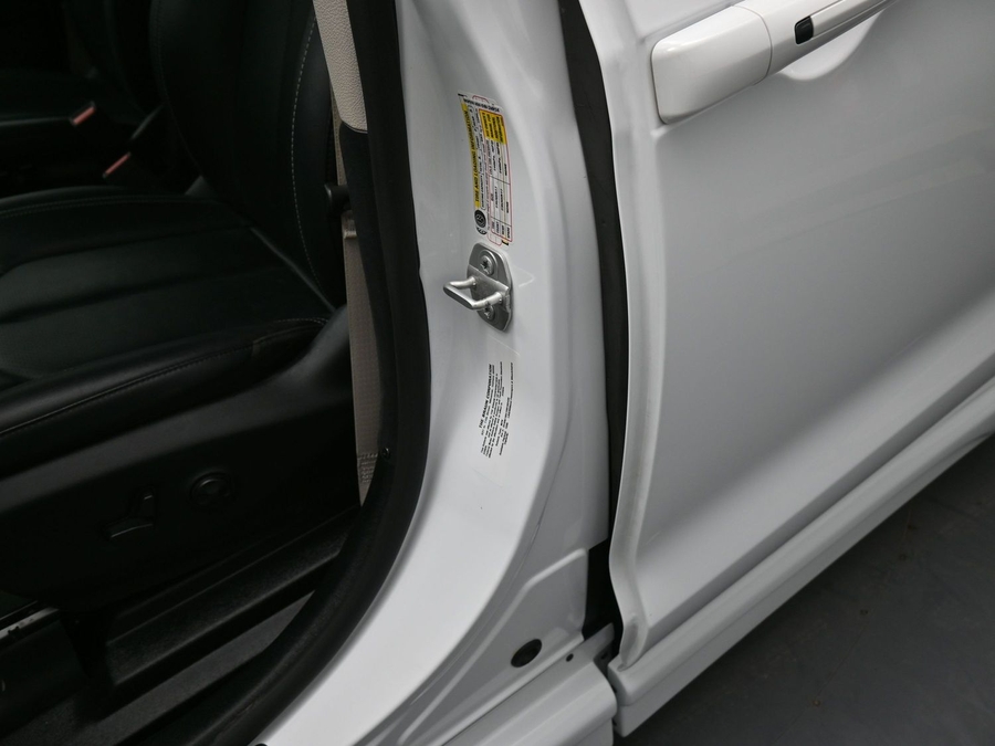 Used 2024 Chrysler Pacifica Touring L - BraunAbility Side Entry Entry Fold Out Automatic Ramp