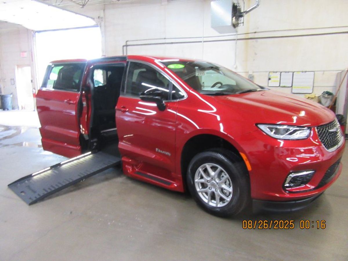 Red Chrysler Pacifica image number 18