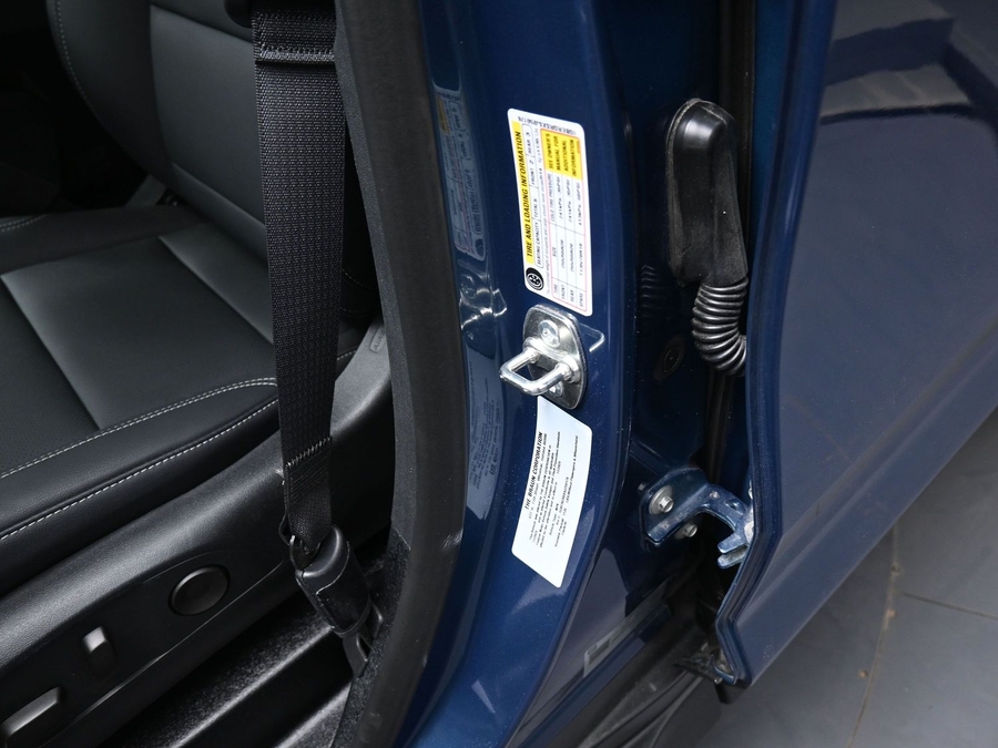 New 2025 Chevrolet Traverse 1LT Midnight - BraunAbility Side Entry Entry In Floor Automatic Ramp