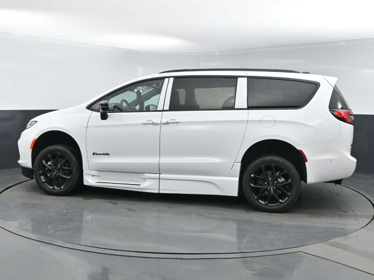 2024 CHRYSLER PACIFICA - Image 20