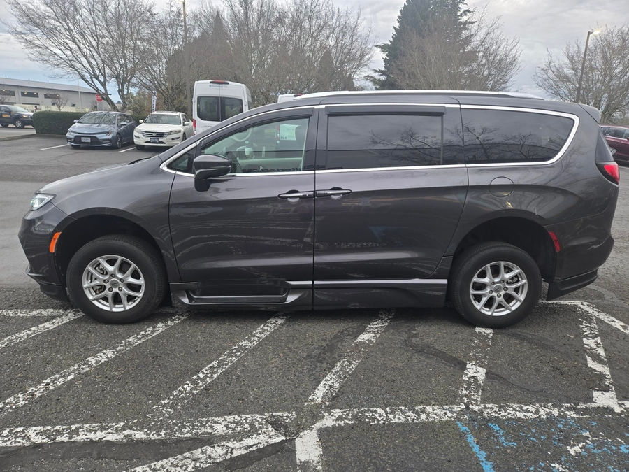 Used 2021 Chrysler Pacifica Touring L - BraunAbility Side Entry Entry In Floor Automatic Ramp