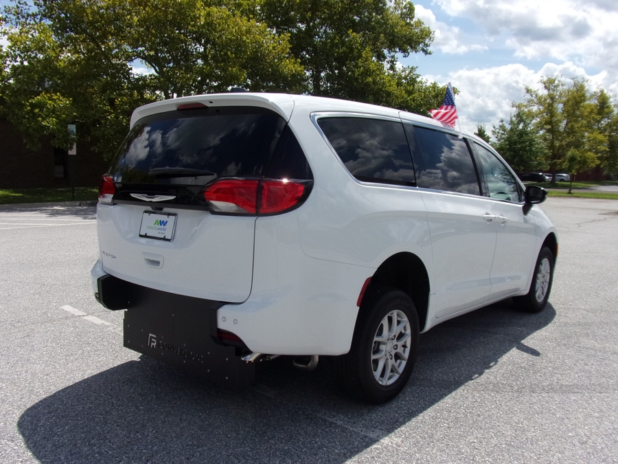 2027 Chrysler Voyager LX - Photo 10
