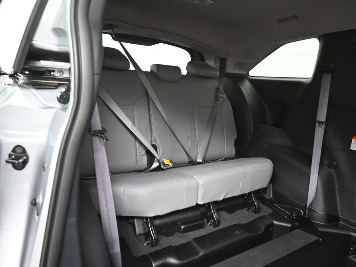 2025 TOYOTA SIENNA - Image 8