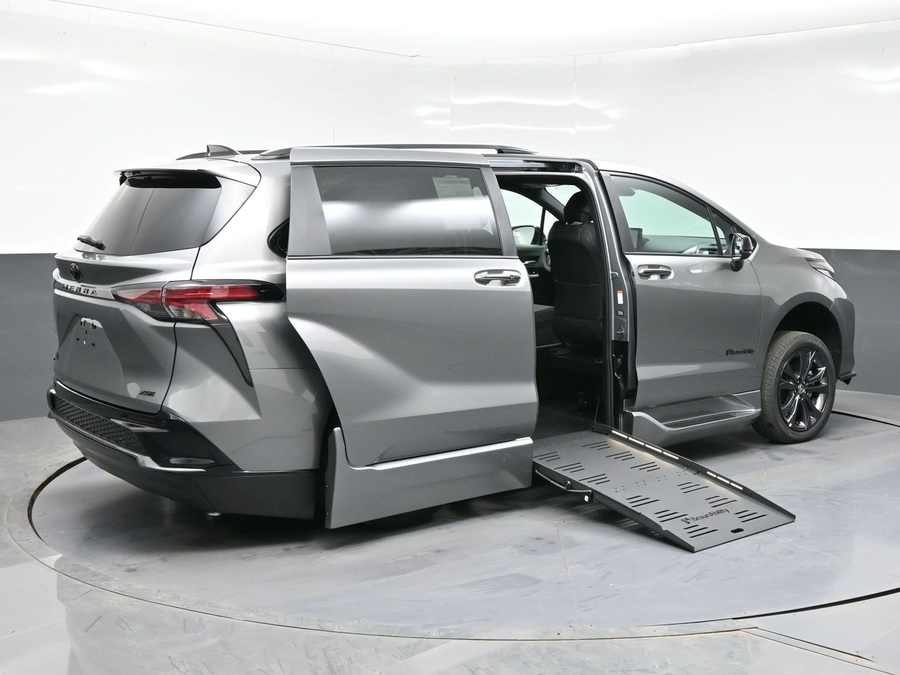 New 2026 Toyota Sienna Hybrid XSE Sport - BraunAbility Side Entry Entry Fold Out Automatic Ramp