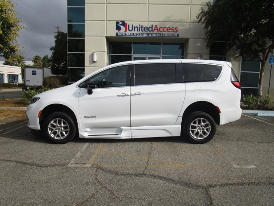 Used 2024 Chrysler Pacifica Touring L - BraunAbility Side Entry Entry Fold Out Automatic Ramp