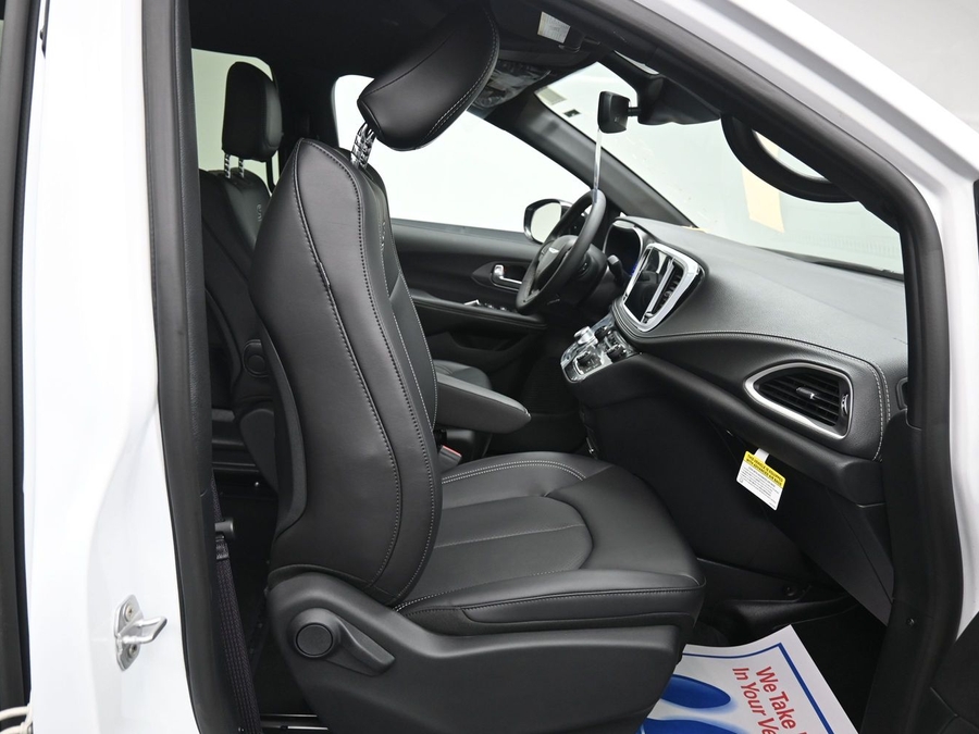 New 2026 Chrysler Pacifica Select Sport - BraunAbility Side Entry In Floor Automatic Ramp