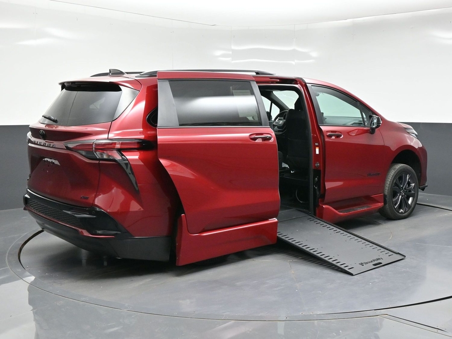 New 2026 Toyota Sienna Hybrid XSE Sport - BraunAbility Side Entry In Floor Automatic Ramp