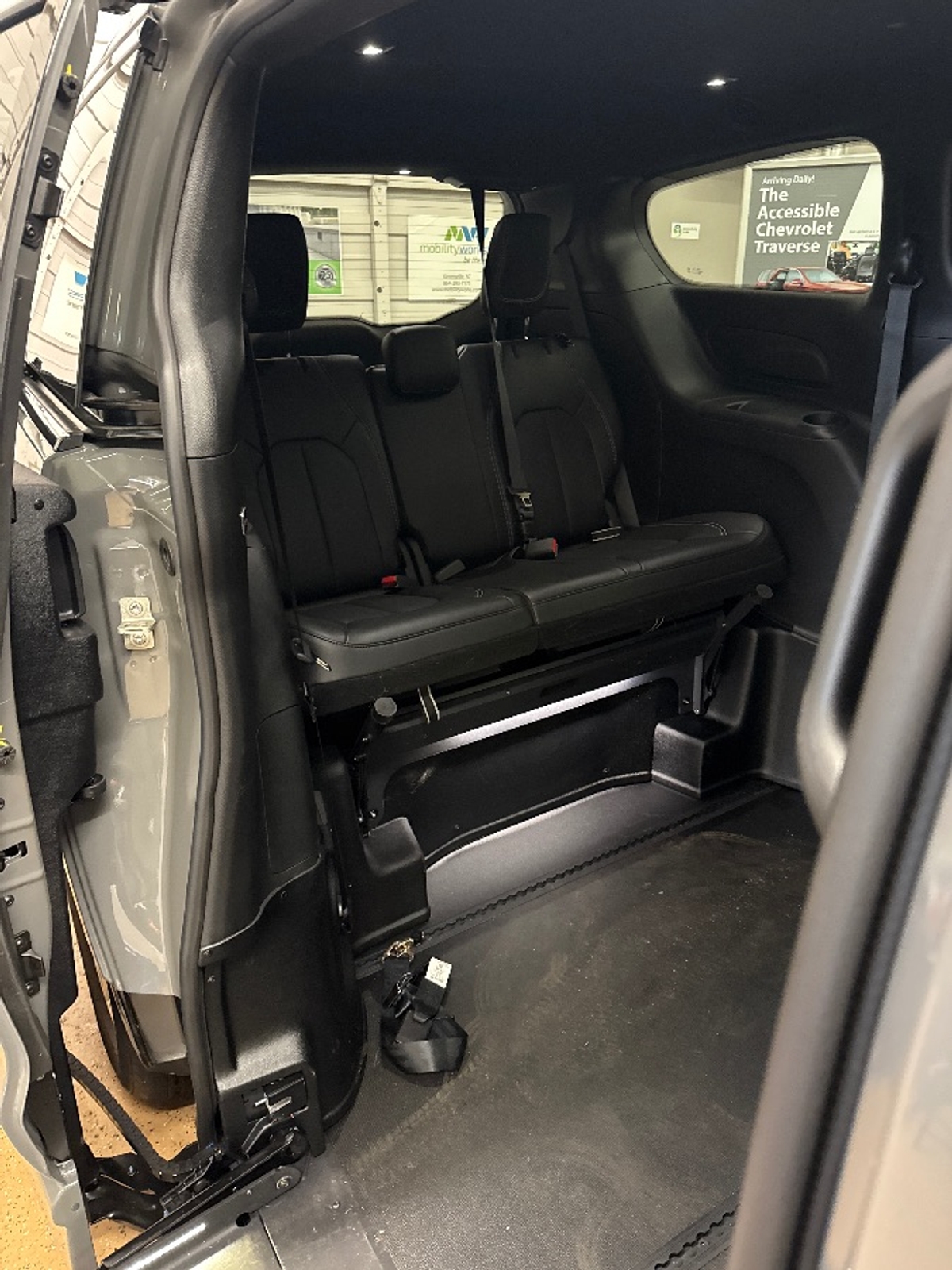 Grey Chrysler Pacifica image number 7