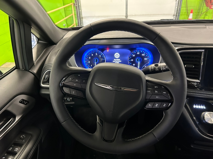 2024 CHRYSLER PACIFICA - Image 17
